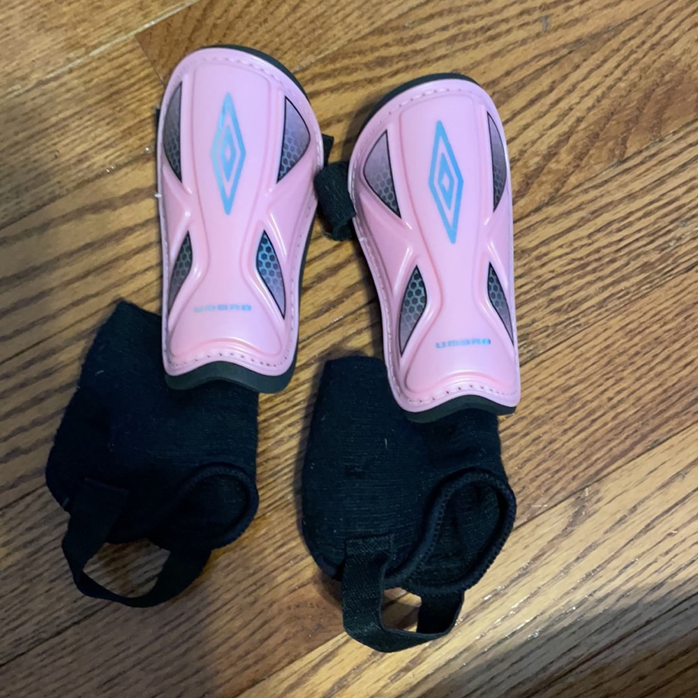 Umbro pink shin guards size youth XS